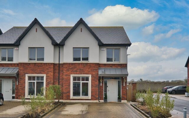 Stunning ‘A’ Rated Three-Bedroom Home with South-Facing Garden in Castlefarm, Naas