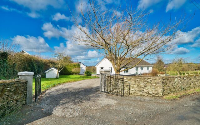 Escape the Hustle – Convenient Country Living Near All You Need