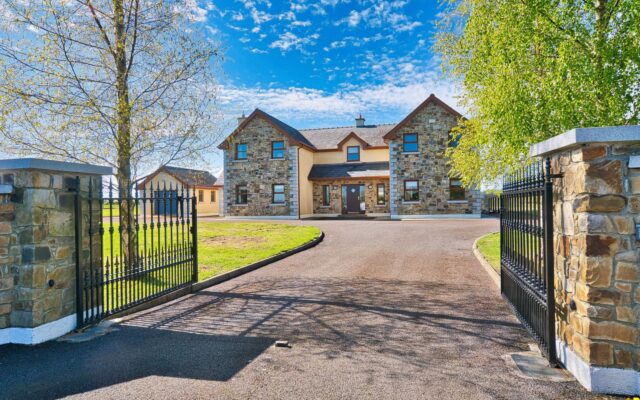 Golden Opportunity for Contentment in Curraghtown
