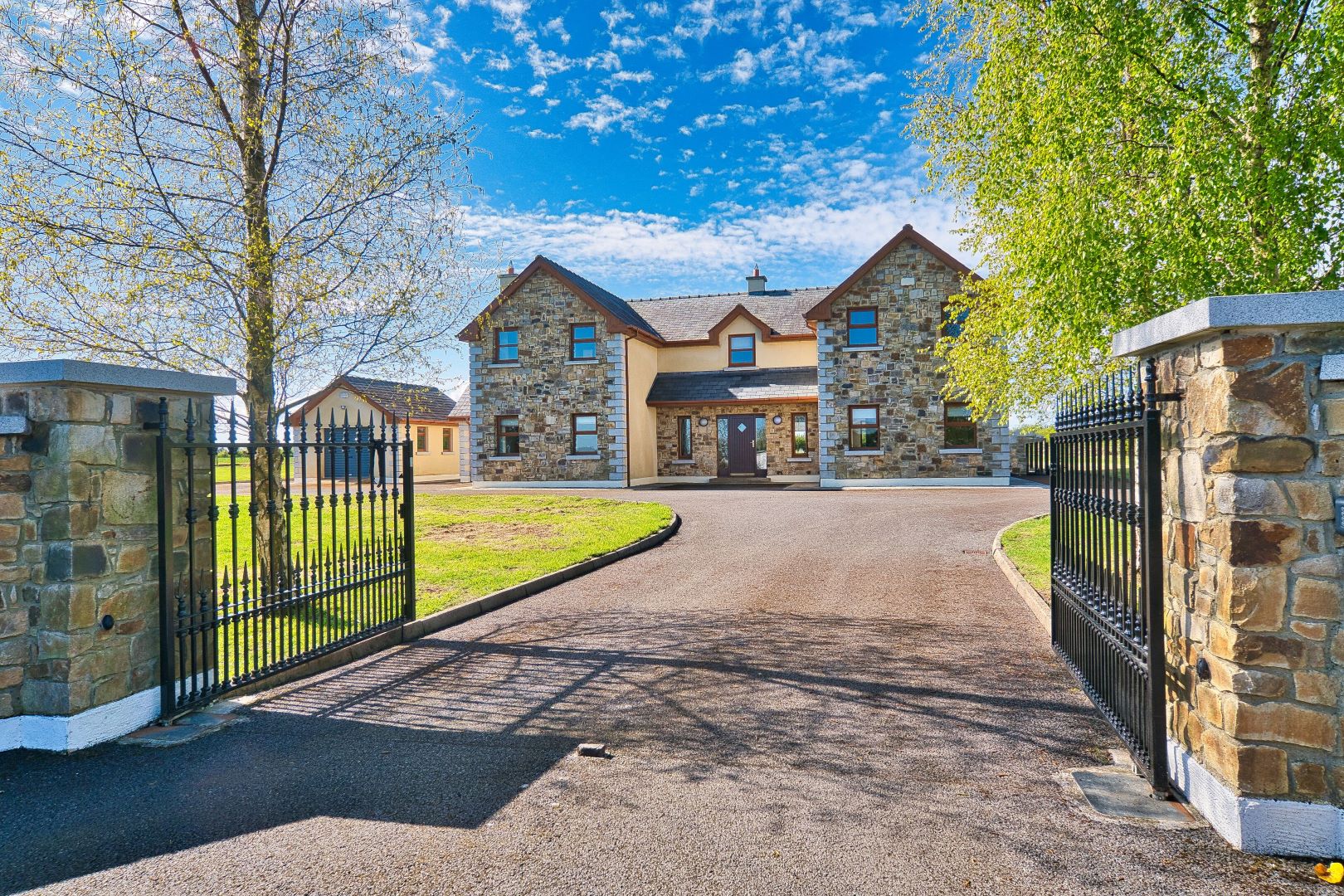 Golden Opportunity for Contentment in Curraghtown