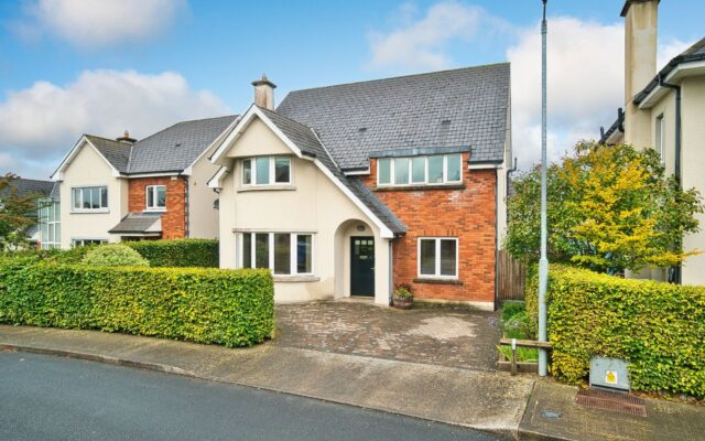 Stylish Detached Home in Exclusive Oldtown Demesne