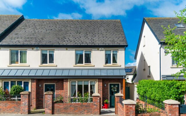 Smart, Stylish and A-Rated in Sought-After Carton Wood