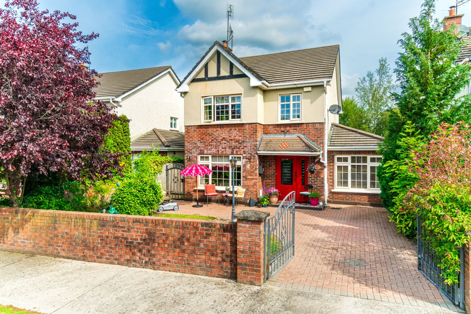 Elegant Detached Residence in the Heart of Prosperous
